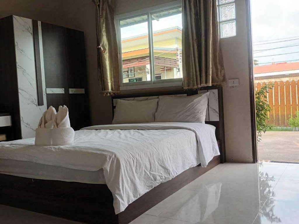 เลิฟลี่ รีสอร์ท