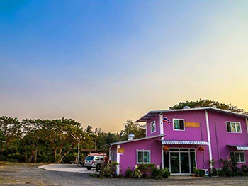 รีสอร์ทบ้านริมคลอง