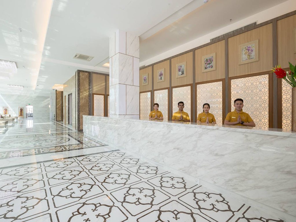 อิลีแกนท์ แอร์พอร์ต