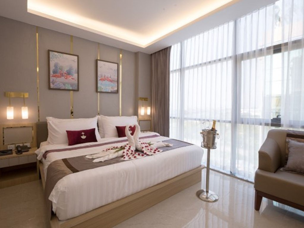 อิลีแกนท์ แอร์พอร์ต