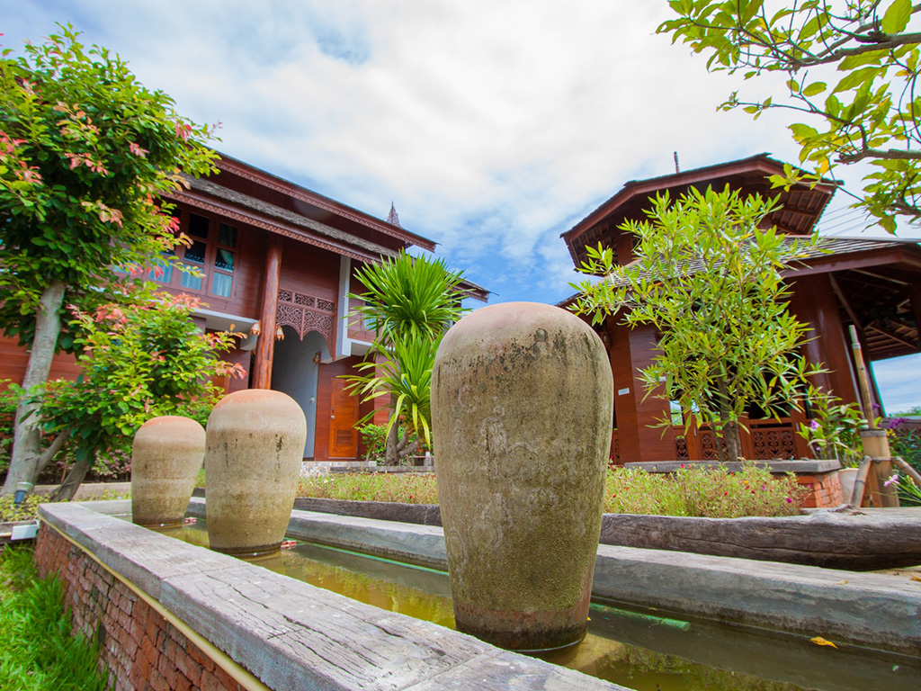 เฮือนอัมพร รีสอร์ท