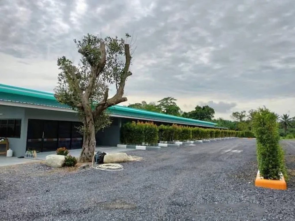 จักรพรรดิ์ รีสอร์ท