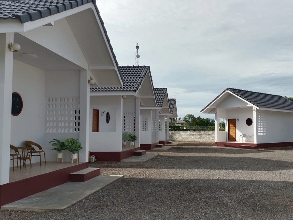 ชานเมือง รีสอร์ท