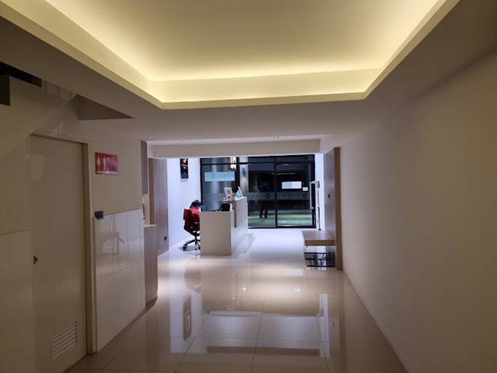 ดีไฟว์ โกลด์ โฮเทล หนองกะขะ