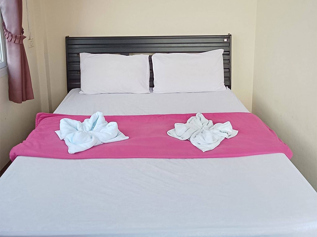 ปวีณา เพลส