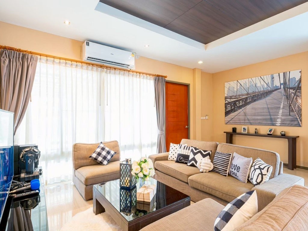 ซันไรซ์ พูล วิลล่า