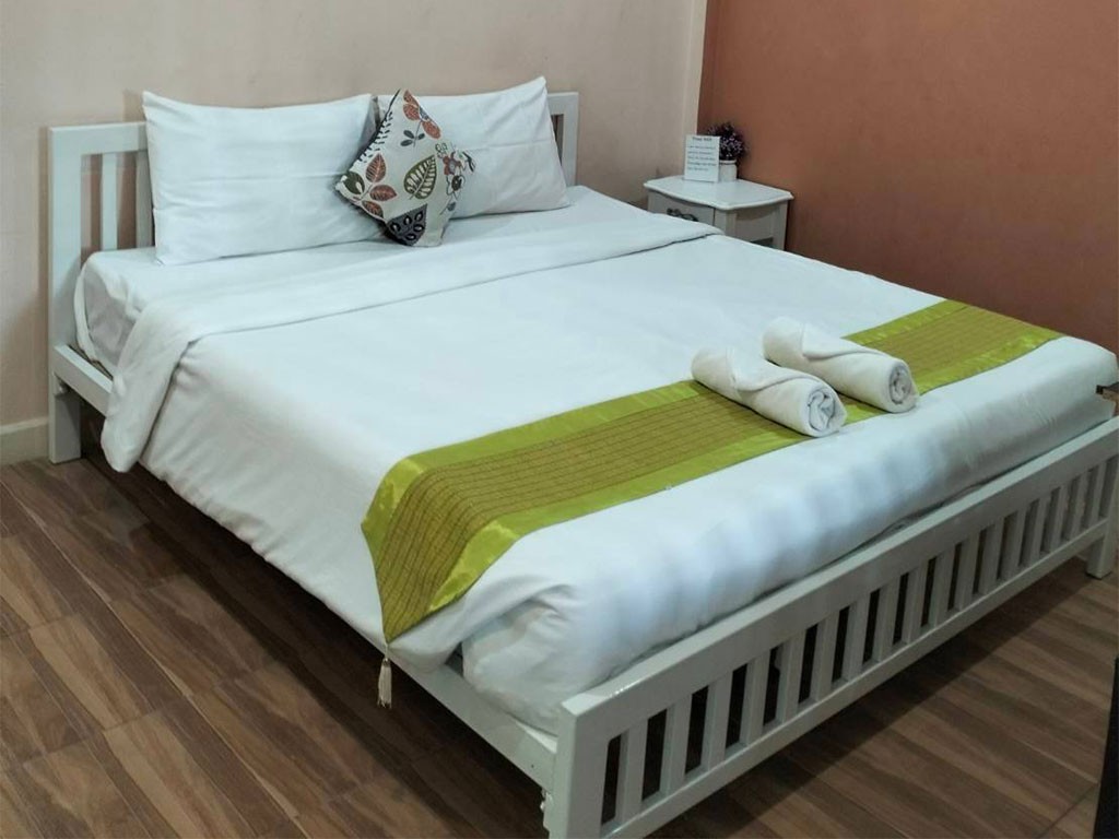 เรือนมารีน่า รีสอร์ท