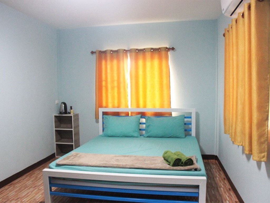 บ้านดินทอง