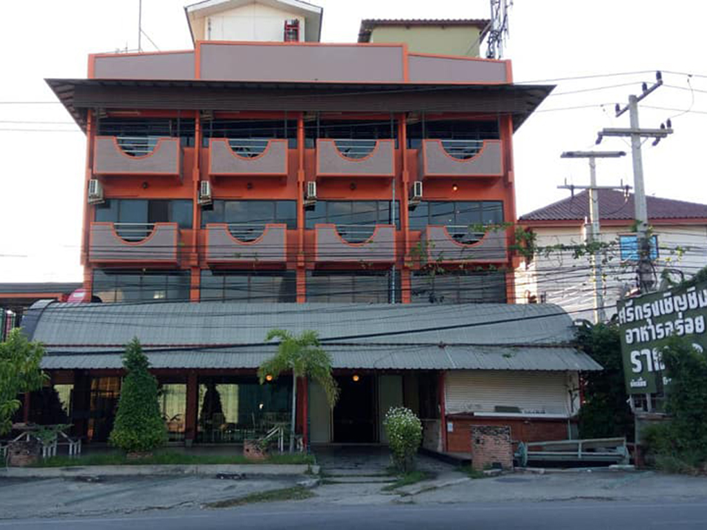 附近的酒店 Srikrung Deluxe Hotel