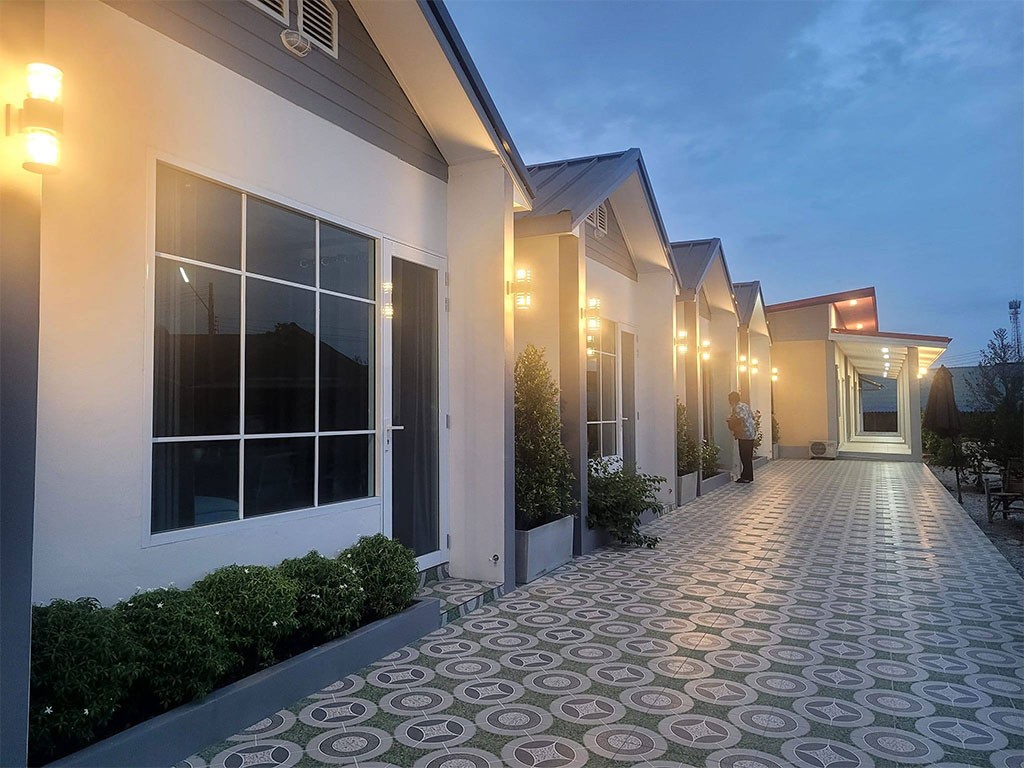 ชมจันทร์ รีสอร์ท ศรีราชา