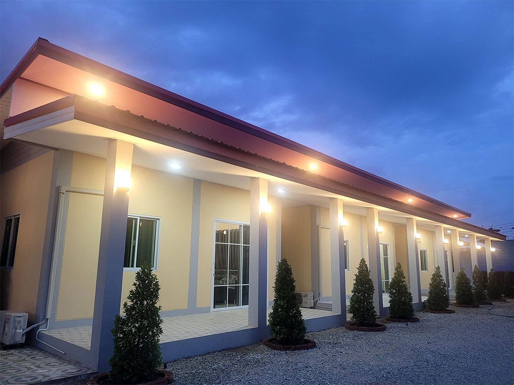 ชมจันทร์ รีสอร์ท ศรีราชา