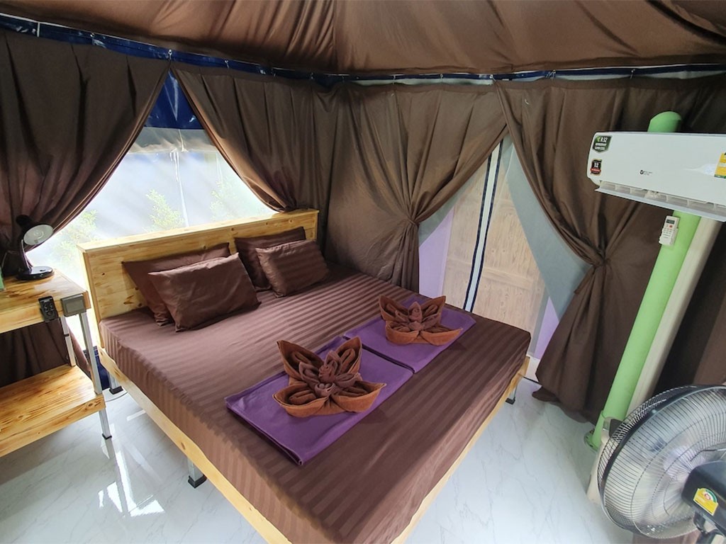 มูนไชน์ เต้นท์ รีสอร์ท